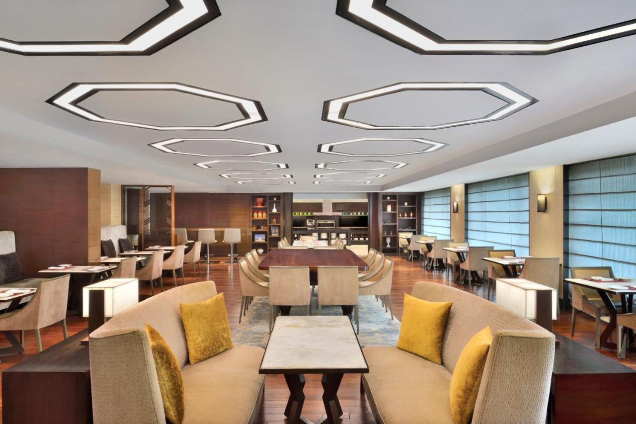 Jw Marriott Hotel New Delhi Aerocity Eksteriør billede The lounge at the airport