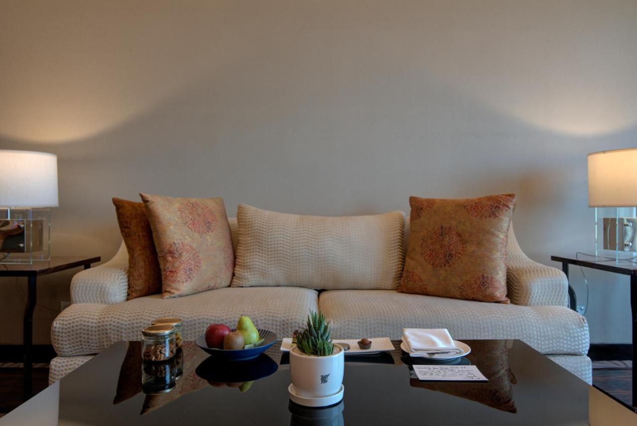 Jw Marriott Hotel New Delhi Aerocity Eksteriør billede A sofa