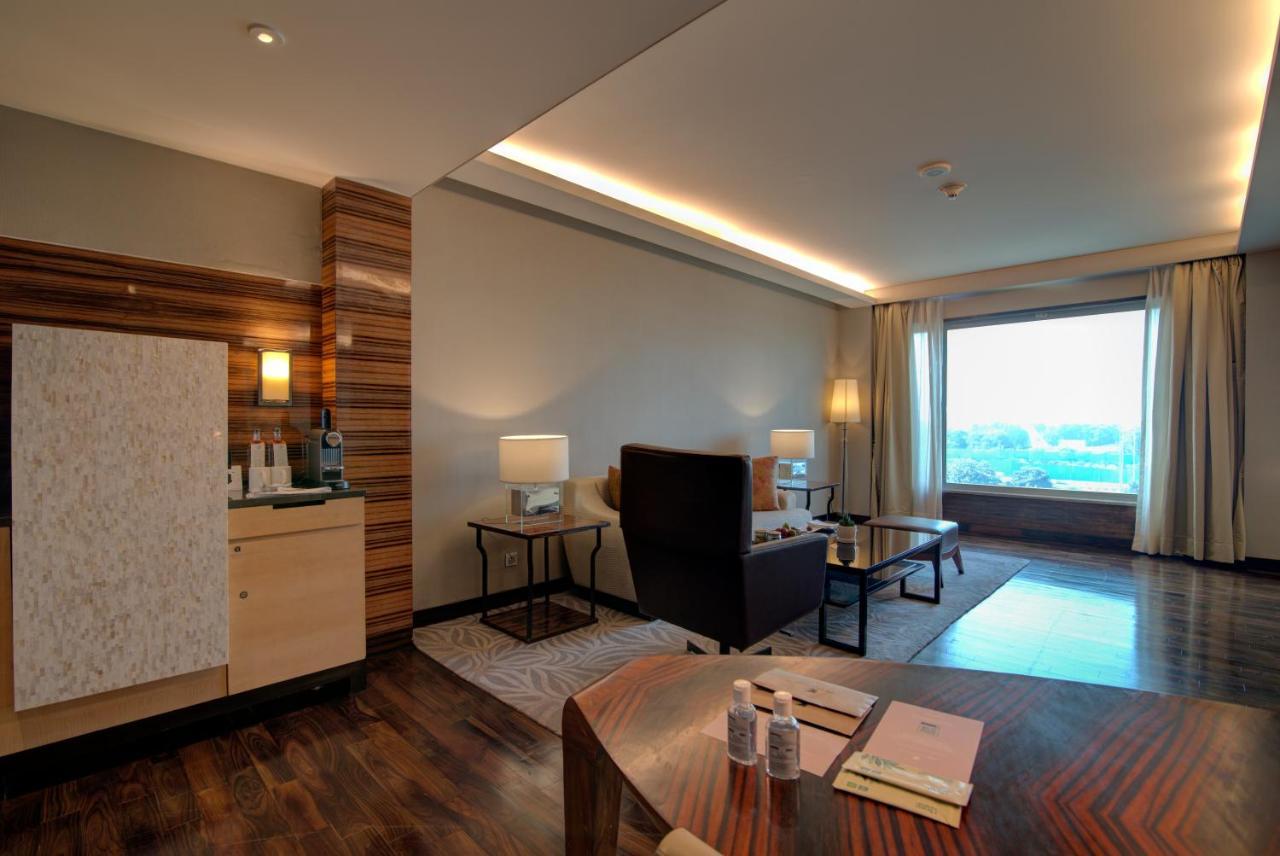 Jw Marriott Hotel New Delhi Aerocity Eksteriør billede A suite at the hotel