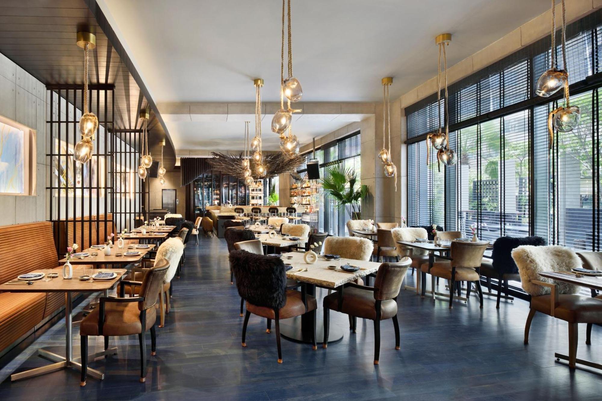 Jw Marriott Hotel New Delhi Aerocity Eksteriør billede The restaurant